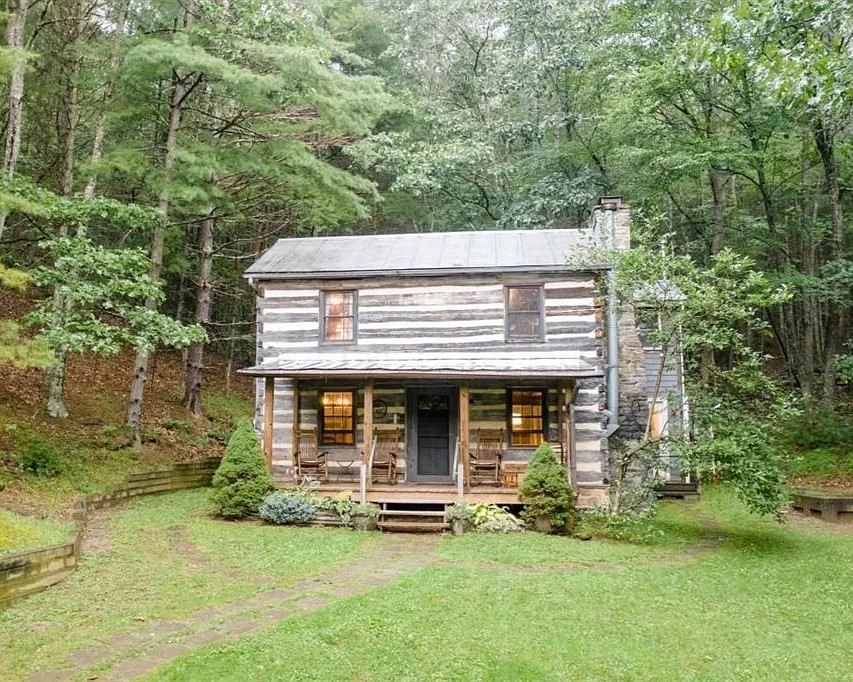Cover Image for 66 acre Log Cabin Retreat on the Virginia Border